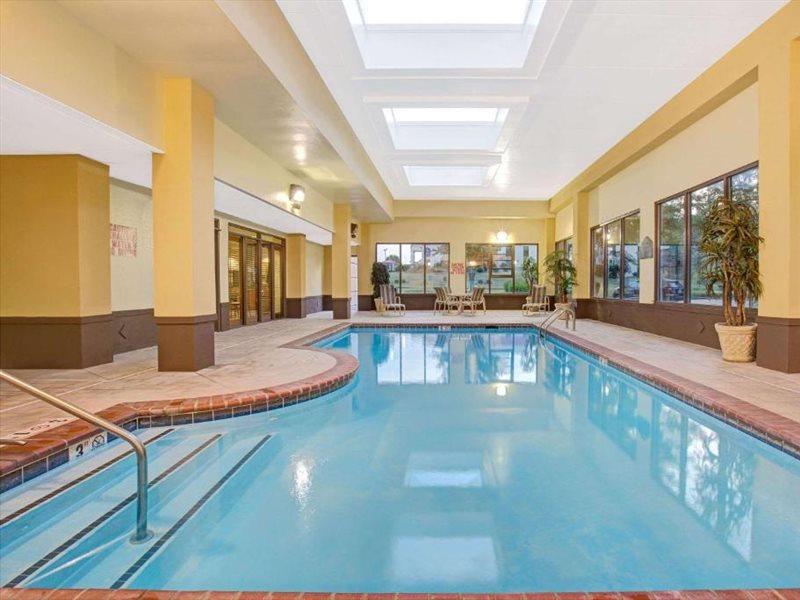 La Quinta Inn & Suites By Wyndham Mooresville Dış mekan fotoğraf