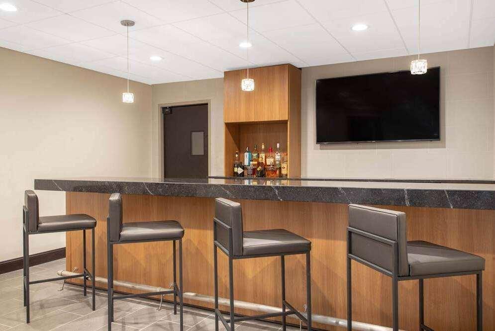 La Quinta Inn & Suites By Wyndham Mooresville Restoran fotoğraf